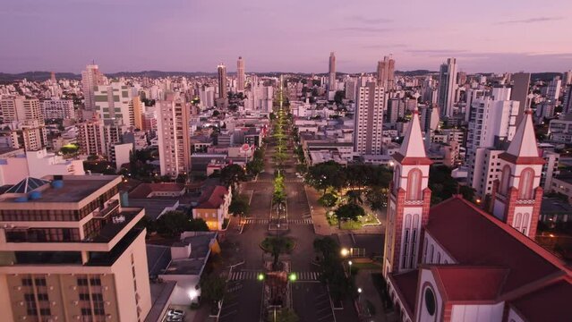 entardecer, noite, cidade, Chapec&oacute;, Santa Catarina, Brasil, luzes, ruas, tr&acirc;nsito, pr&eacute;dios, drone, centro, Get&uacute;lio Vargas, panorama, constru&ccedil;&otilde;es, capital