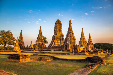 Wat Chaiwatthanaram ruin temple in Ayutthaya, Thailand - obrazy, fototapety, plakaty