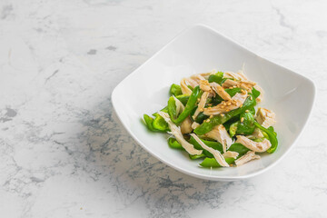 鶏ササミとピーマンの胡麻ドレッシング