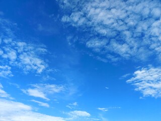 clear sky with clear clouds