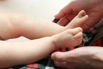 新生児のボディーパーツ、足、手