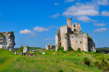 Fototapeta premium Ruins of 14th century castle located in the Mirow village, Silesian Voivodeship, Poland.