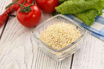 Raw sesame seeds in the bowl