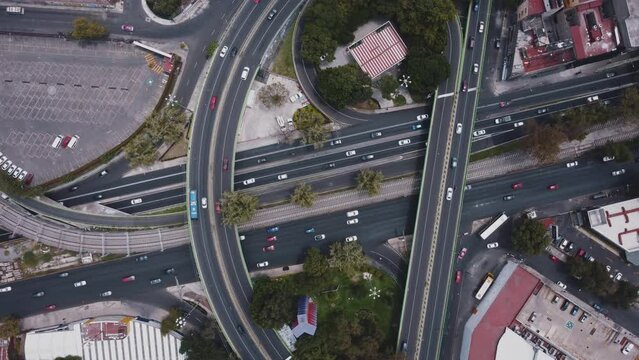 Top down spinning drone view of a highway cross in south Mexico City