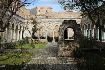 Fototapeta premium san giovanni degli eremiti monastery in palermo in sicily (italy) 