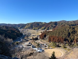 山間の町