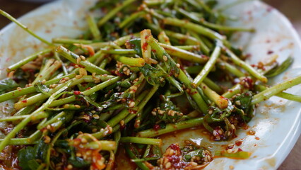 Water parsley mixed with seasoning
