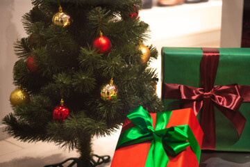 various Christmas decorations on the tree, decorations