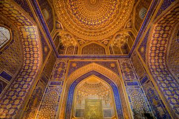 Obraz premium Oriental Decorated Colorful Details of Madrasa on the Registan Square in Samarkand, Uzbekistan