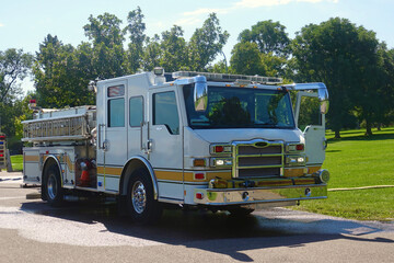 Fototapeta na wymiar fire truck responding to an emergency