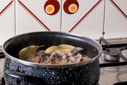 guiso de torcaz, ave de caza, palomo silvestre, cocina de caza, cocina de los setenta, aut&eacute;ntico