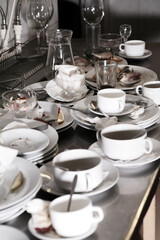 Lots of dirty dishes, after co-op or banquets. The concept of dirty cuisine in the restaurant.