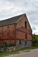 Fototapeta na wymiar Steinschuppen in Melzow in Brandenburg