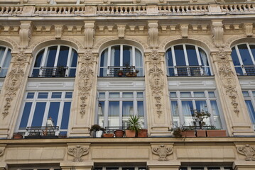 Obraz premium Immeuble cossu à Paris. France