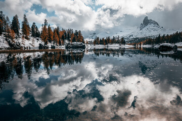 Fototapeta premium morning by the lake in the late autumn snow covered mountains in italian alps