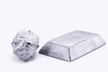 Rhodium is a chemical element of the platinum family, great resistance to acids and corrosive substances, used in jewelry, the most expensive metal in the world.