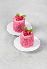 cake with strawberries