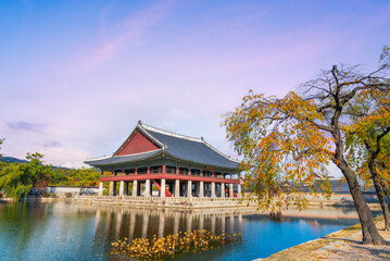 Naklejka premium Gyeongbokgung Palace In autumn it is beautiful with blue sky and clouds that move and no people.