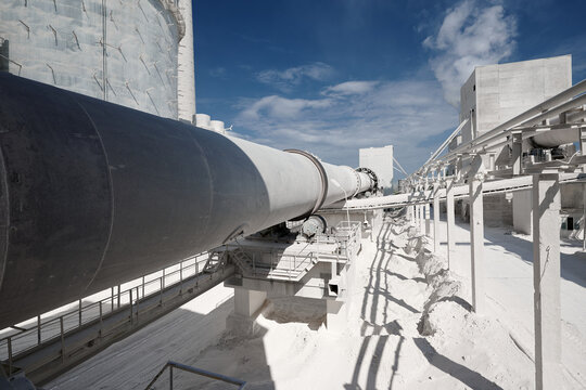 Calcium carbonate turning furnace with large pipe at plant