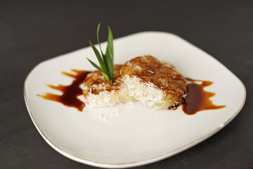 Songkolo Palopo is food made from sticky rice with brown sugar sauce. The savory and sweet taste makes many people like this food.