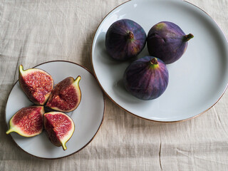 Figs on a vintage plate. Fig slices. Fig macro