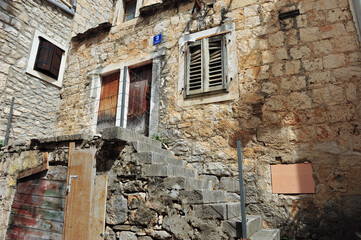 Fototapeta na wymiar Old building in Brela, Croatia