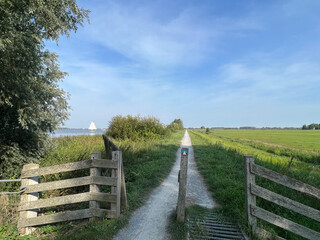 gravel path next to the Goiingarypster puollen