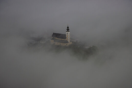Kirche im Nebel