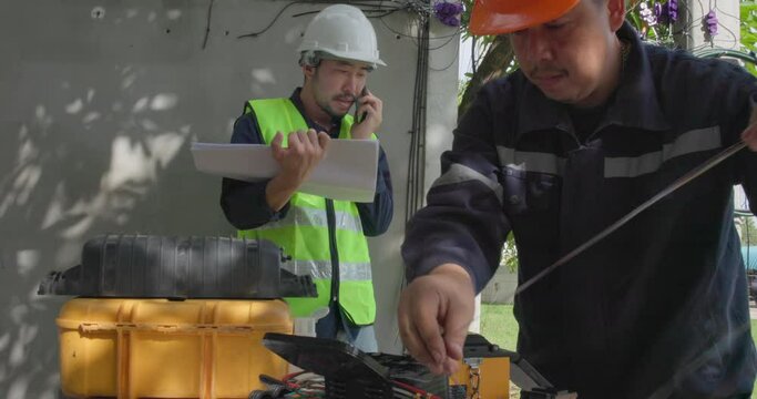 Fusion of Fiber Optics Cable Internet signal splicing and wire connection using equipment, optical line welding machine Optic fiber soldering ISP engineer