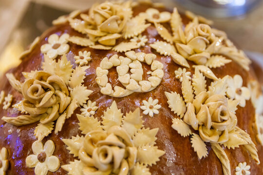 Ukrainian wedding bread korovai - Bread art wedding traditions at old recipes