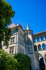 Le jardin et le Musée d'art et d'histoire de Fribourg en Suisse