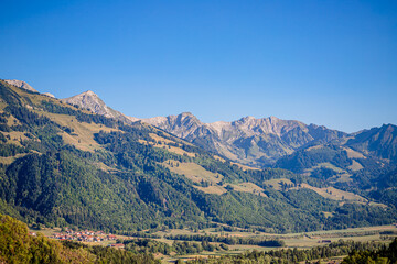 Vue sur les Alpes Suisse depuis la cité Médiévale de Gruyères