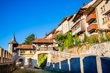 Les remparts de la Cité médiévale de Gruyères en Suisse