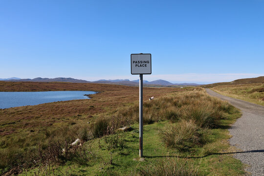 Passing Place Schild auf Single Track Road, Äußere Hebriden