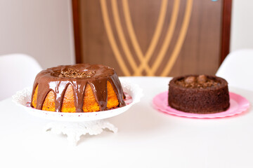 a carrot cake with chocolate frosting and a chocolate cake with brigadeiro frosting