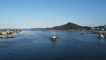 Obraz premium itajai porto harbor ship cargo
