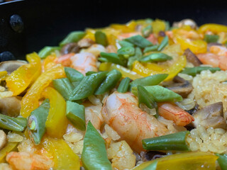 パエリア　魚介類のスペイン料理