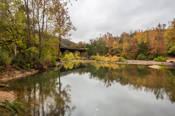 Fototapeta na wymiar Autumn colors at the Buffalo National River area in Arkansas