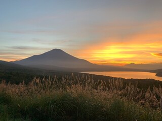 Fototapeta premium sunset in the mountains