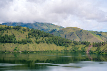Fototapeta na wymiar Scenic view of lake againts mountain and sky
