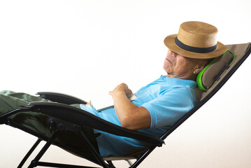 Obraz premium シニアのソロキャンプイメージ