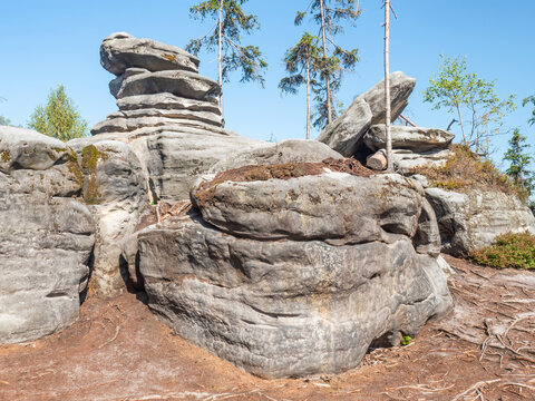 Ostas rocks and bizarre sandstone formations.