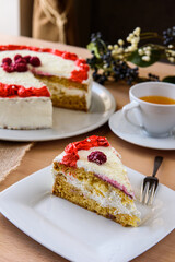 piece of cake with berries