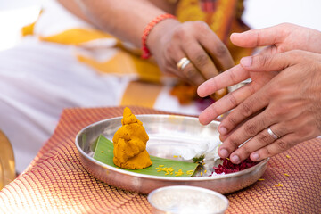 Obraz na płótnie Canvas South Indian Tamil wedding ceremony ritual items and hands close up