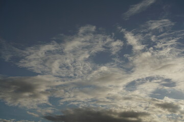 Fototapeta na wymiar Atmosphäre mit Himmel und Wolken