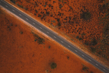 Aerial view of the Lasseter Highway in the Northern Territory outback - obrazy, fototapety, plakaty