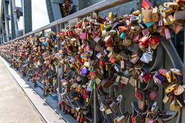 Obraz premium Close-up of the love locks on the Iron footbridge over the Main river in Frankfurt, Germany
