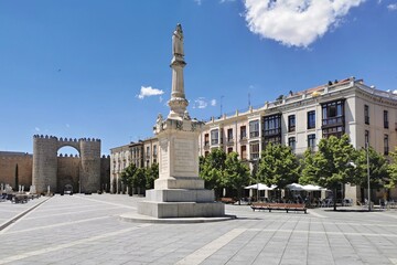 Fototapeta na wymiar square in the city of Avila