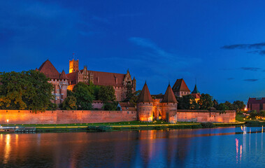 Obraz premium Malbork Castle at night