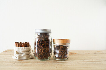 スパイスの瓶詰め